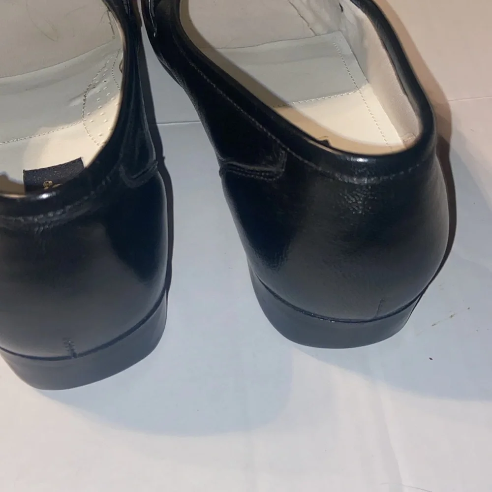 Black leather loafers by Deer Stags comfort footwear size 10M